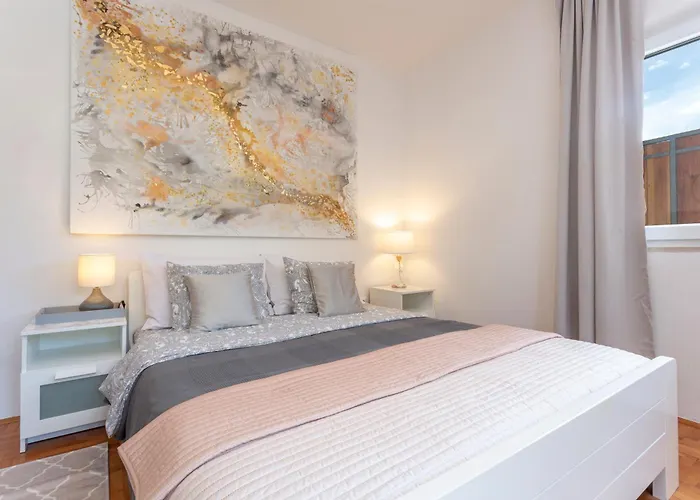 Mamma Mia Apartments-city Center * Хвар