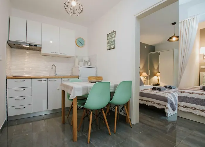 Mamma Mia Apartments-city Center Apartment